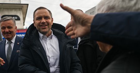 Jak Nawrocki przekazywał pieniądze panu Jerzemu? "Na przestrzeni lat"