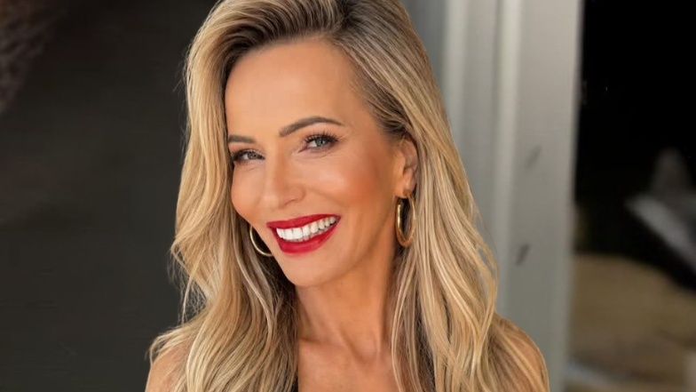 Paulina Smaszcz pozuje w kiecce z wielkim dekoltem