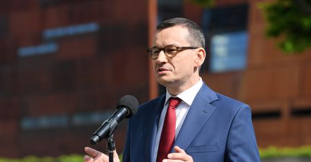 Wybory prezydenckie. Obóz władzy uderza w Rafała Trzaskowskiego za wiek emerytalny