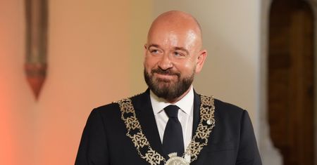 Urzędnicy z Wrocławia wydali "fortunę na hotel w Dubaju"? Miasto tłumaczy się z wydatków