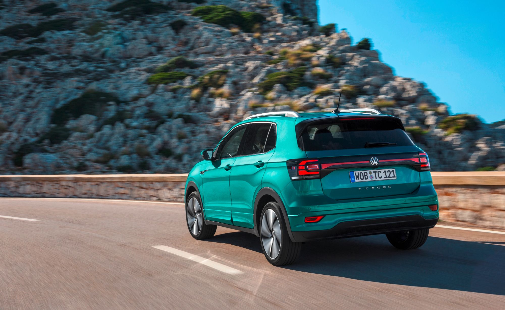 Volkswagen T-Cross nie jest autem o sportowych cechach. W najmniejszym stopniu. Jest za to komfortowy i dzięki licznym systemom wsparcia kierowcy - bezpieczny.