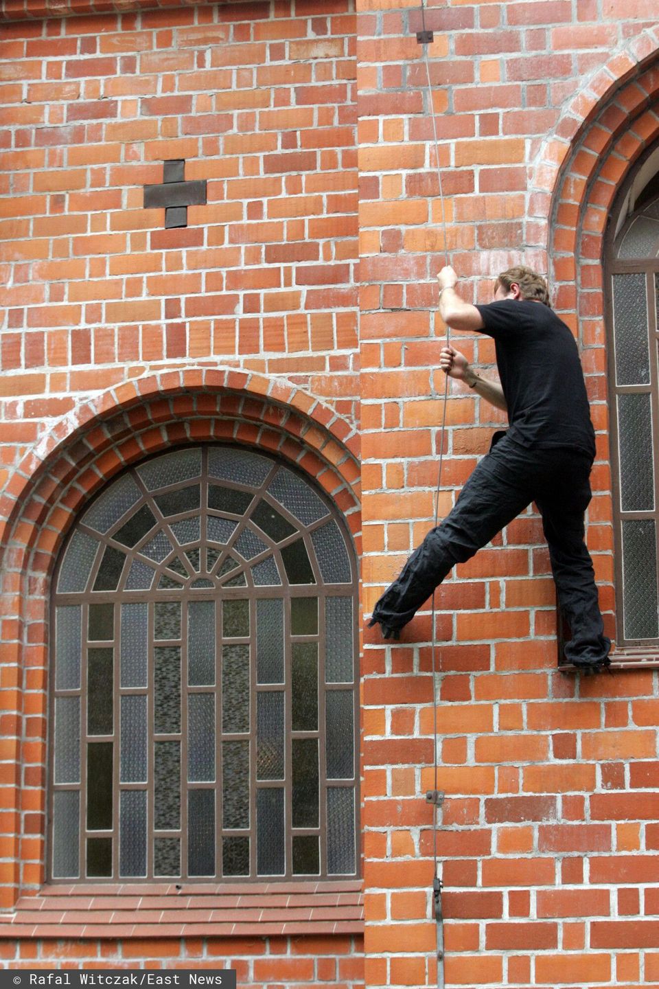 Paparazzi na ślubie Piotra Rubika. Jeden z reporterów chciał za wszelką cenę sfotografować parę 