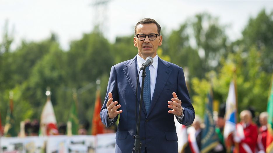 Jastrzębie-Zdrój, 03.09.2023. Premier Mateusz Morawiecki przemawia podczas uroczystości pod Pomnikiem Porozumienia Jastrzębskiego w Jastrzębiu-Zdroju, 3 bm. Trwają obchody 43. rocznicy podpisania Porozumienia Jastrzębskiego. (amb) PAP/Zbigniew Meissner