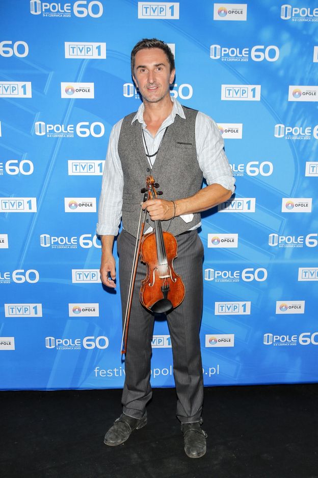 Sebastian Karpiel-Bułecka wstydził się, że ojciec zostawił jego matkę i opuścił rodzinę: "Kłamałem, że wyjechał"