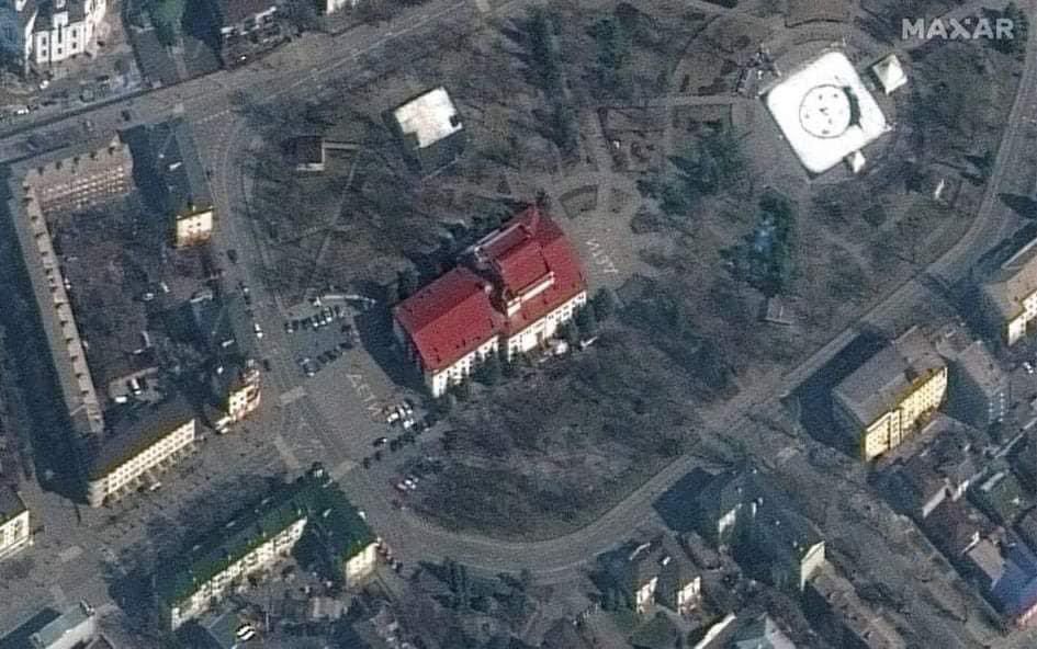 Schron pod teatrem w Mariupolu przetrwał bombardowanie. "Ludzie wychodzą żywi!"