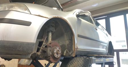 Mechanik zdjął koło i złapał się za głowę. Opowiedział nam, co dalej z autem i gdzie leży problem
