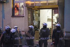 Lubin. Atak demonstrantów na komendę. Kilku funkcjonariuszy rannych