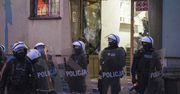 Lubin. Atak demonstrantów na komendę. Kilku funkcjonariuszy rannych