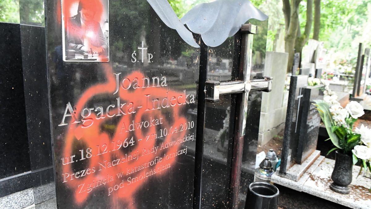 Zdewastowano grób Joanny Agackiej-Indeckiej 