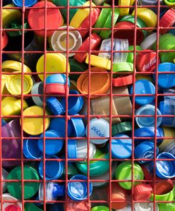 Recykling to fikcja? Mniej niż 10 proc. nowego plastiku pochodzi z "odzysku"
