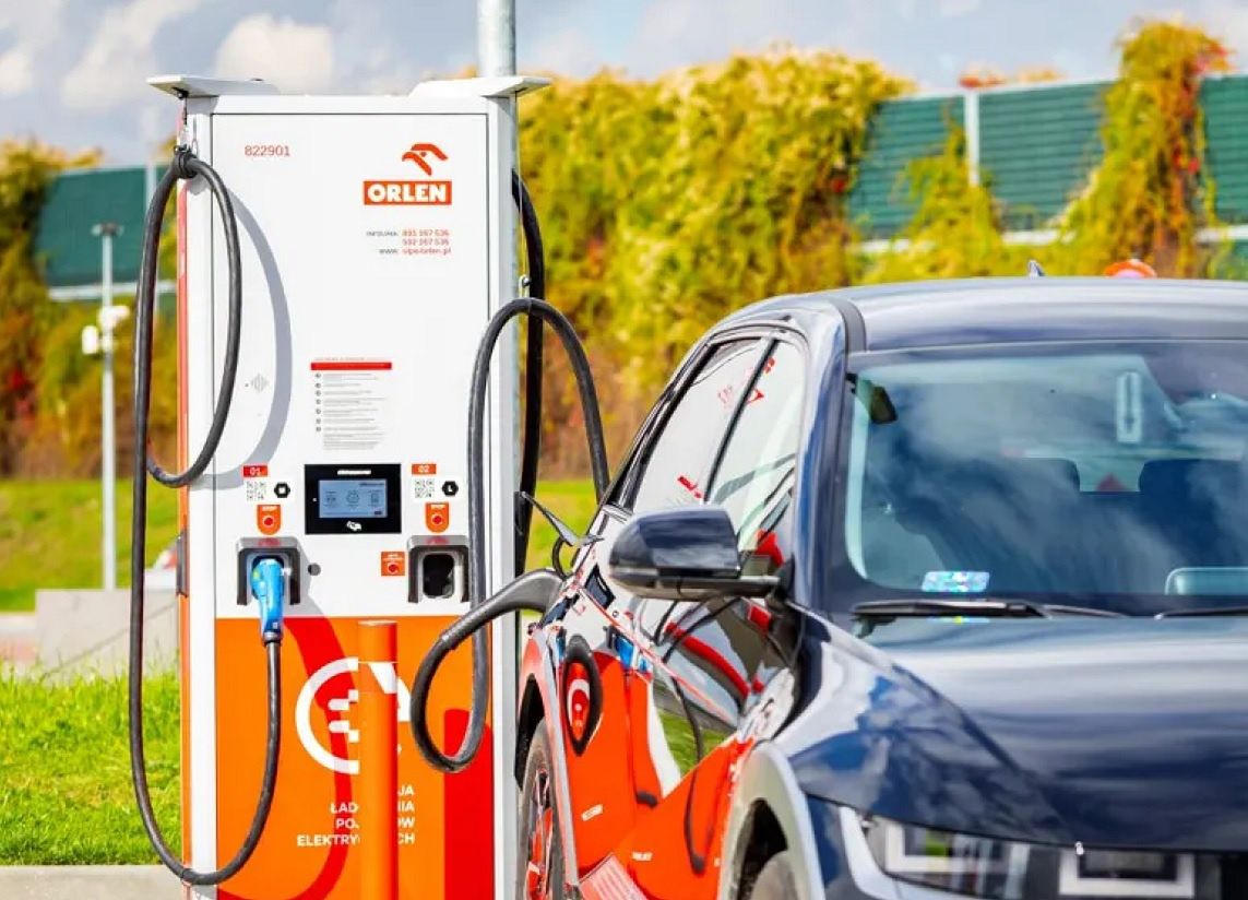 Orlen będzie ładował elektryki w Niemczech. Chce mieć ponad tysiąc punktów