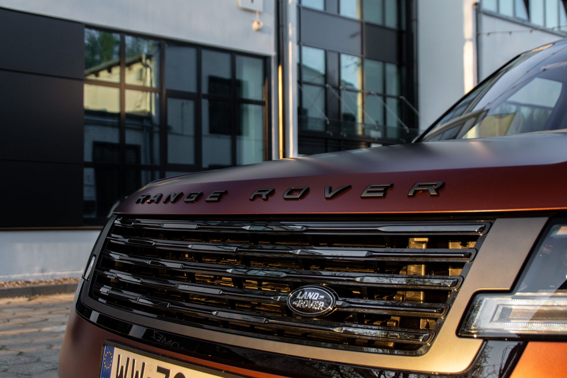 Range Rover P510e SV SWB