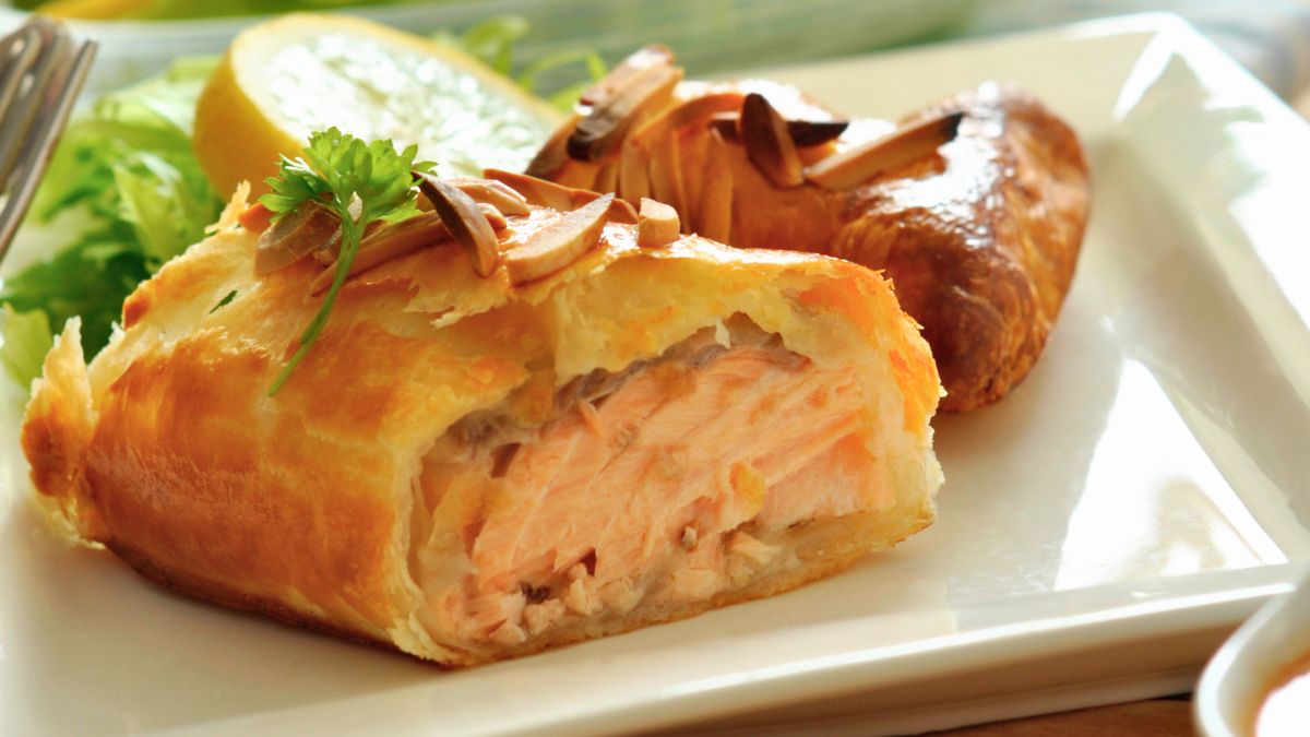 Łosoś w cieście francuskim