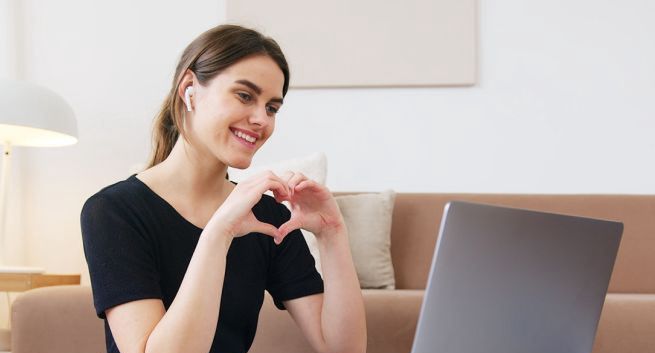 Niewyłączone mikrofony przeszkadzają 66 proc. uczestnikom spotkań online