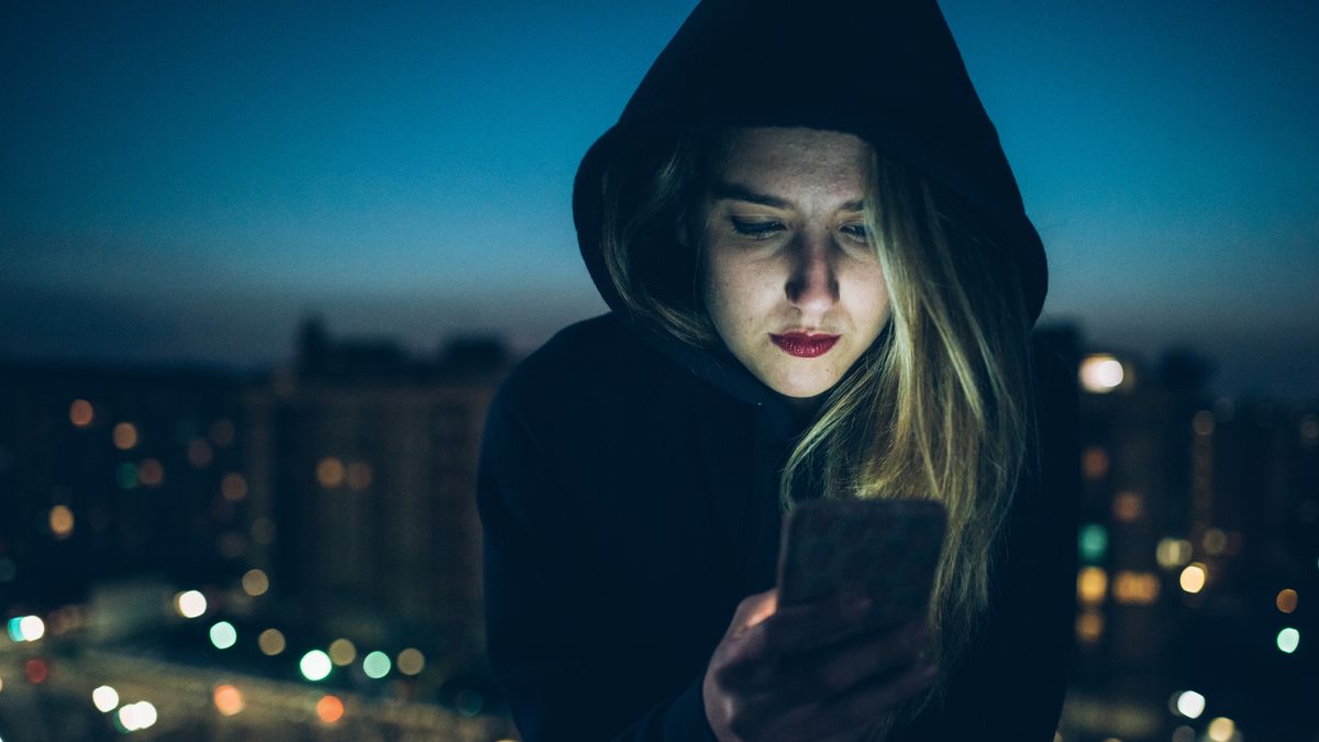 60 proc. "zetek" odczuwa samotność - wynika z badania