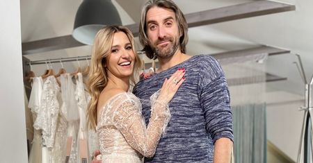 On ma poczucie humoru! Maciej Dowbor rozbawiony okładką z żoną