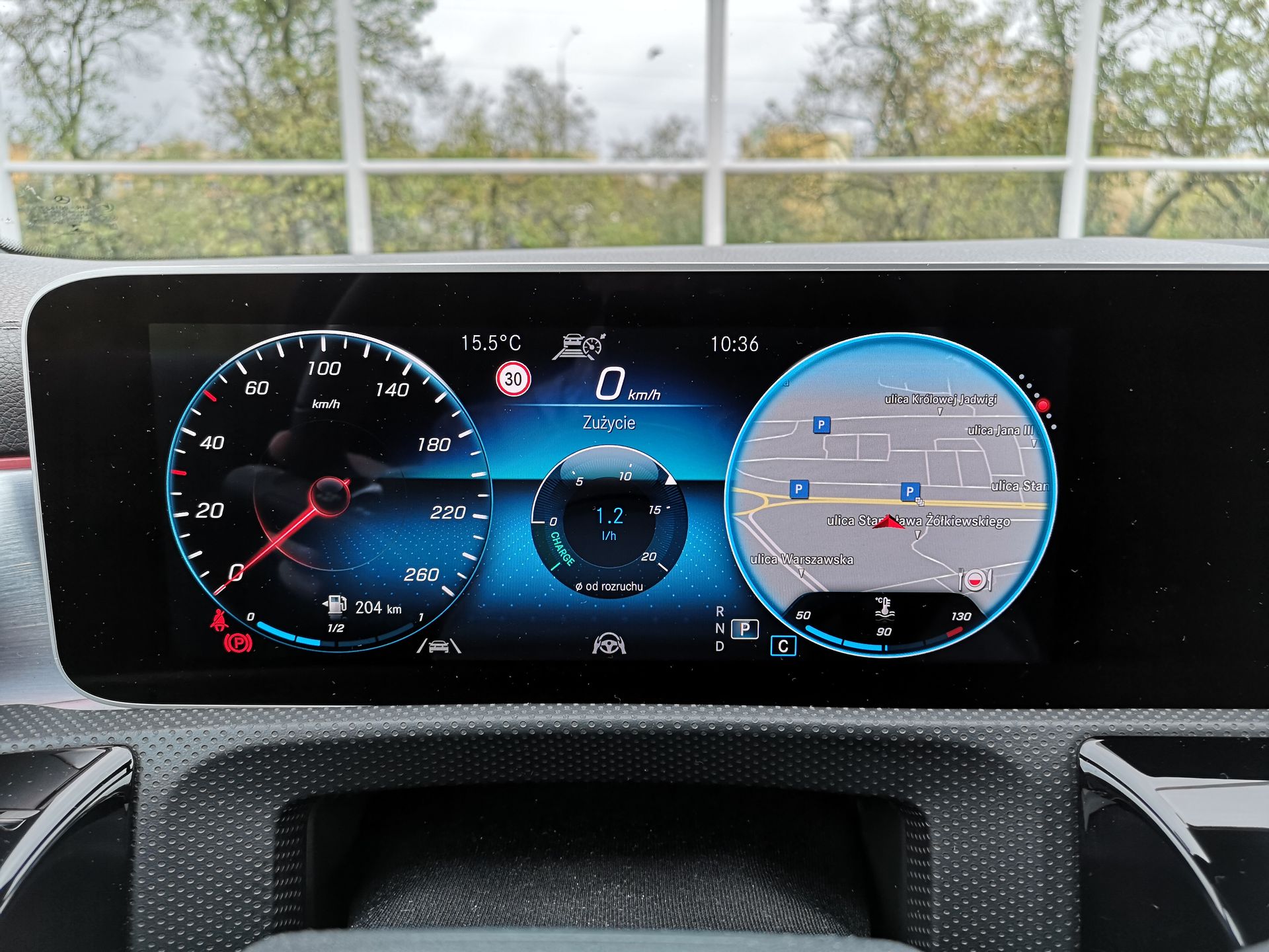 Mercedes CLA: System MBUX, wirtualny kokpit i audio Burmester 28