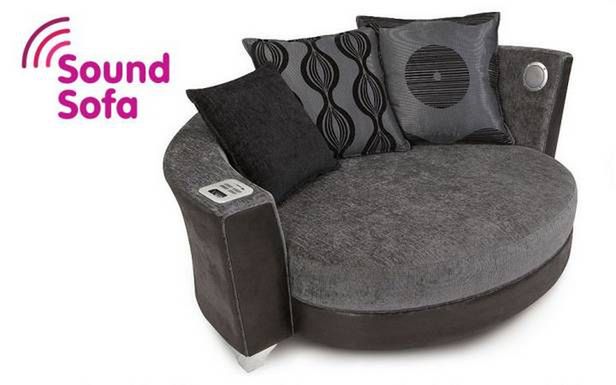 Trophy Cuddler Audio Sofa - idealny mebel dla wielbicieli muzyki