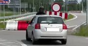 Wziął motocyklistę na maskę toyoty, gdy ten próbował go zatrzymać.