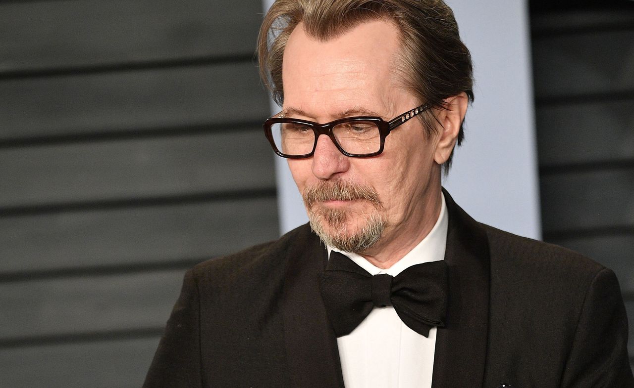 Gary Oldman sporo przybrał na wadze. "Zależało mi na wyglądzie opuchniętego alkoholika"