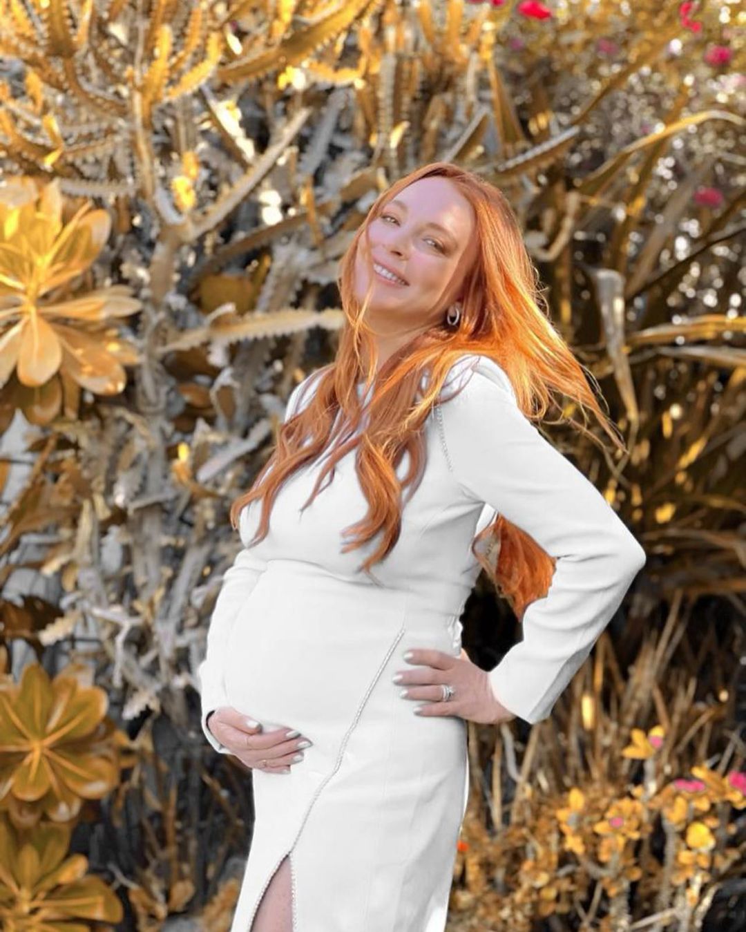Lindsay Lohan pozuje z brzuszkiem