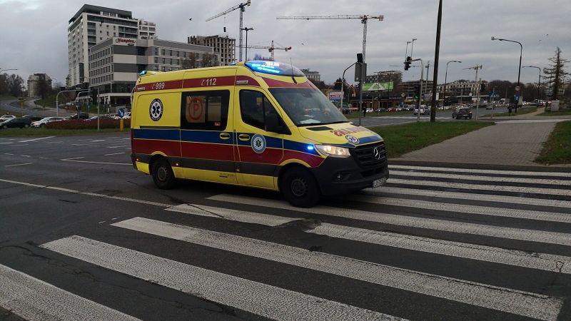 ambulans karetka pogotowia ratunkowego