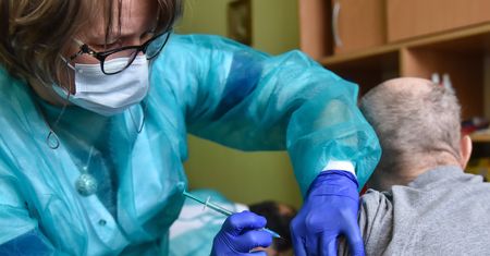 Zamieszanie ze szczepionkami na koronawirusa. Pfizer informuje, co z dostawami