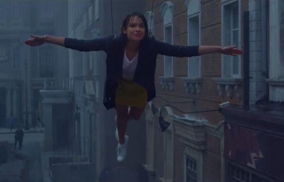 Filmowy spacer reklamuje Orange Love z telewizją 4K (wideo)