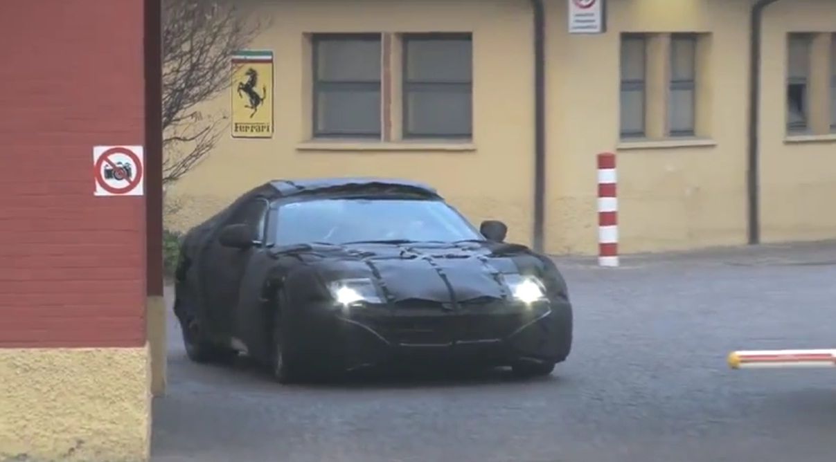 Następca Ferrari 599 w ruchu [wideo]