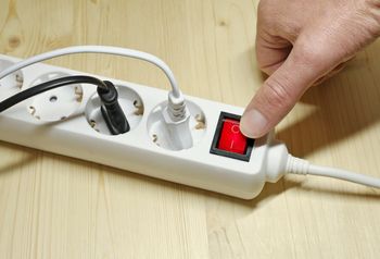 Częsty błąd. Przedłużacz zmienia się w "tykającą bombę"