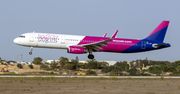 Koszmarny lot Wizz Air. Pasażer próbował wysiąść z lecącego samolotu