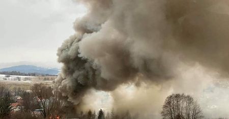 Śląskie. Wielki pożar w Żabnicy, płonęła  hala przy tartaku