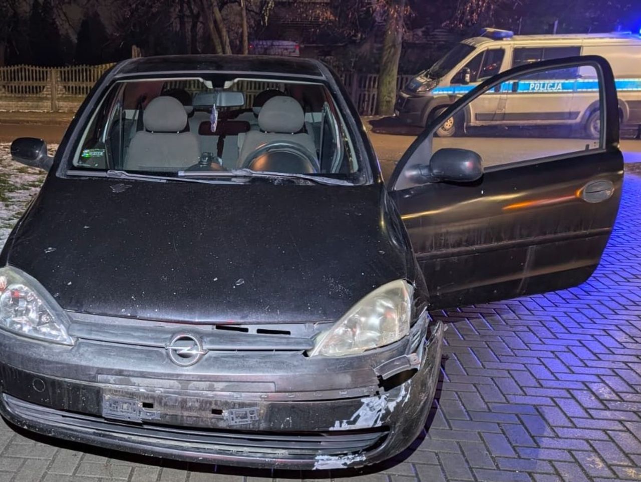 Kluczbork: Niecodzienne zdarzenie z udziałem dwóch pojazdów