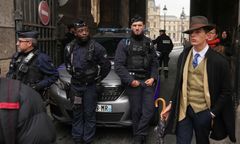 Mężczyzna ze słynnego zdjęcia z Luwru zabiera głos