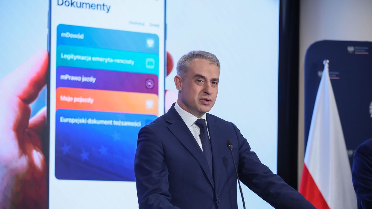 Warszawa, 04.03.2026. Wicepremier, minister cyfryzacji Krzysztof Gawkowski podczas konferencji prasowej "Rozwijamy mObywatela - Europejski portfel tożsamości cyfrowej", 4 bm. w Ministerstwie Cyfryzacji w Warszawie. (sko) PAP/Leszek Szymański