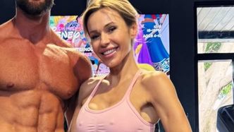 Doda w kusym stroju wyciska siódme poty w Hiszpanii w towarzystwie umięśnionego przystojniaka