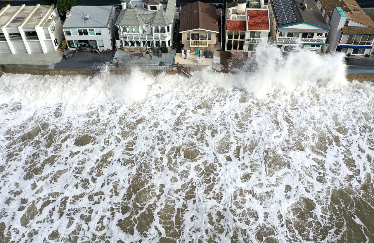 Historic flooding strikes San Diego: A city submerged