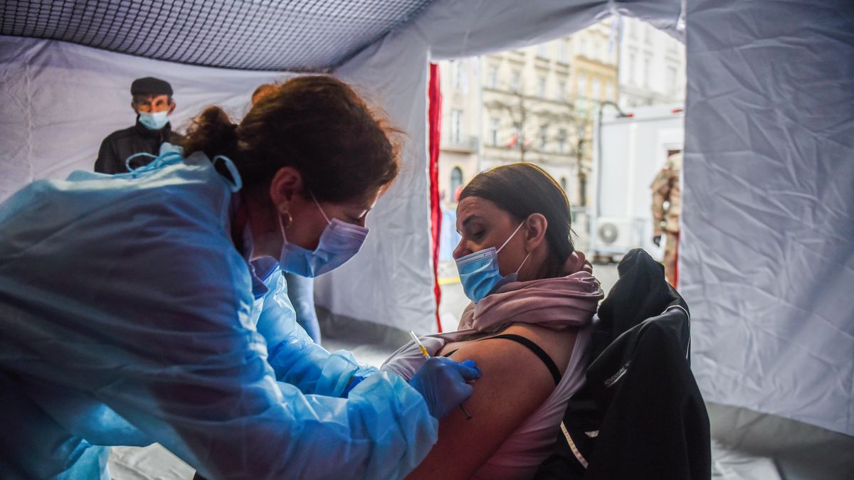 Unijny Certyfikat COVID. Od kiedy będzie obowiązywać?