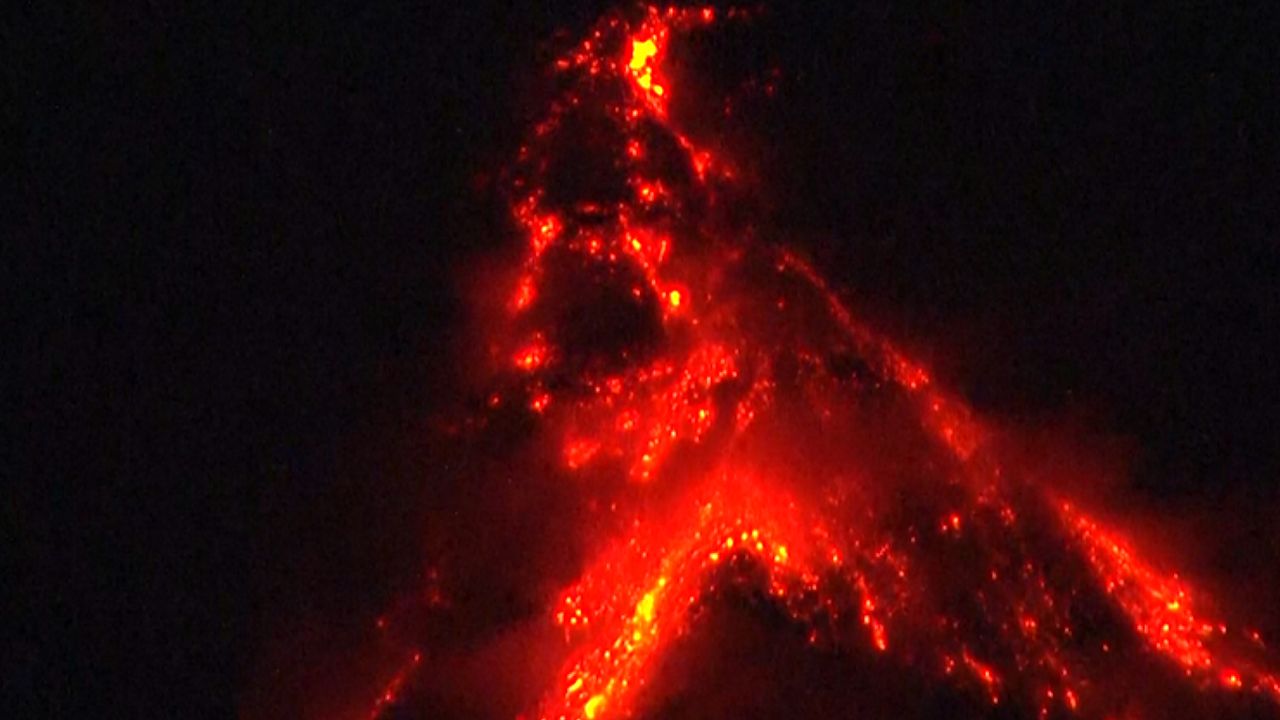 Nocna erupcja wulkanu na Filipinach. Tysiące ewakuowanych mieszkańców