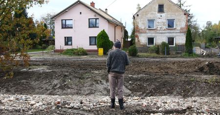 "Zostaliśmy sami". Po przejściu powodzi sytuacja wciąż jest trudna