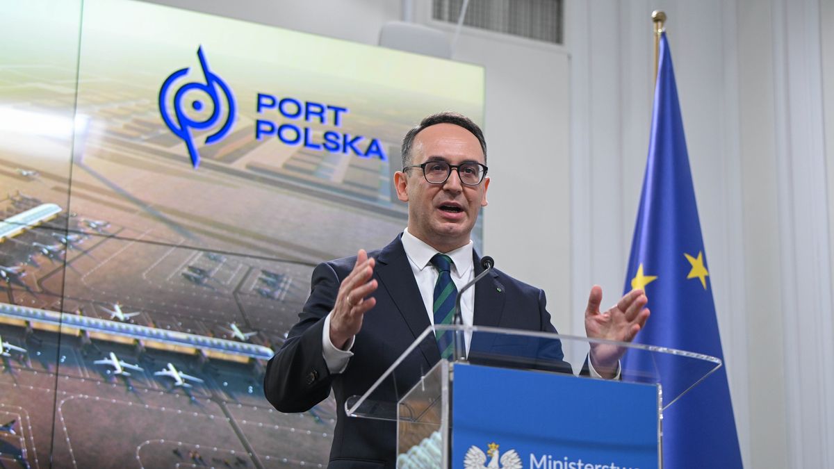 Dariusz Klimczak
Warszawa, 22.06.2026. Minister infrastruktury Dariusz Klimczak podczas konferencji prasowej tow. podpisaniu umowy na prace fundamentowe pod terminal Portu Polska, 22 bm. w siedziba Ministerstwa Infrastruktury w Warszawie. (jm) PAP/Marcin Obara
Marcin Obara
konferencja, MI, Ministerstwo Infrastruktury, polityka, port polska, umowa