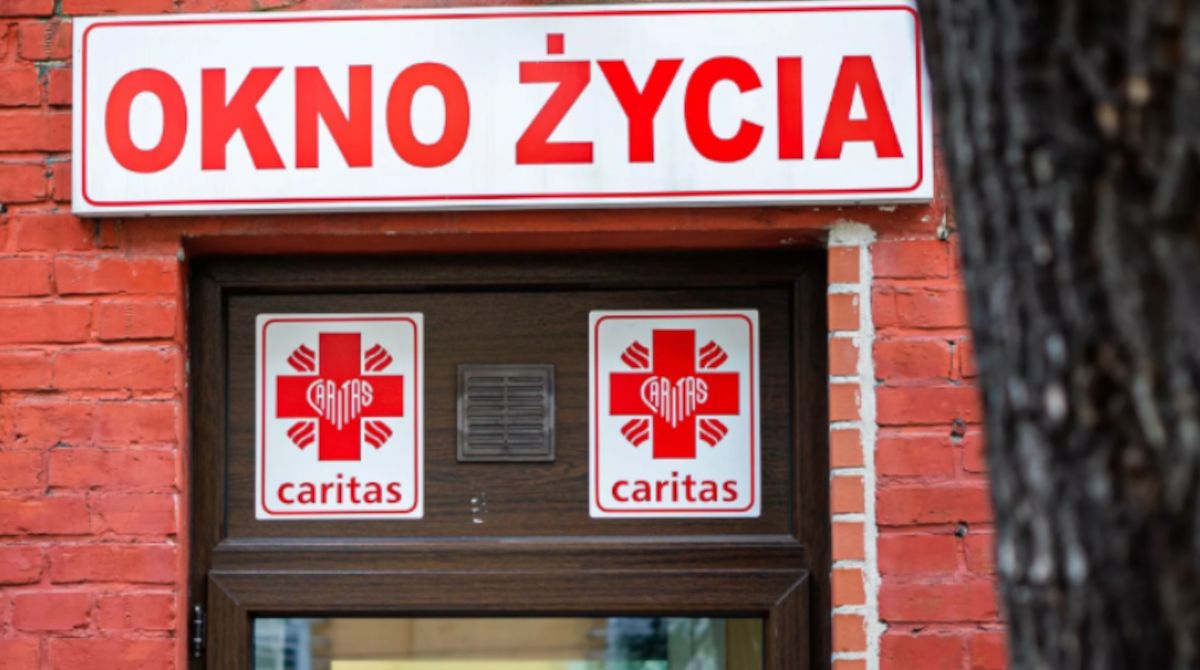 Niemowlę w oknie życie w Świdnicy.