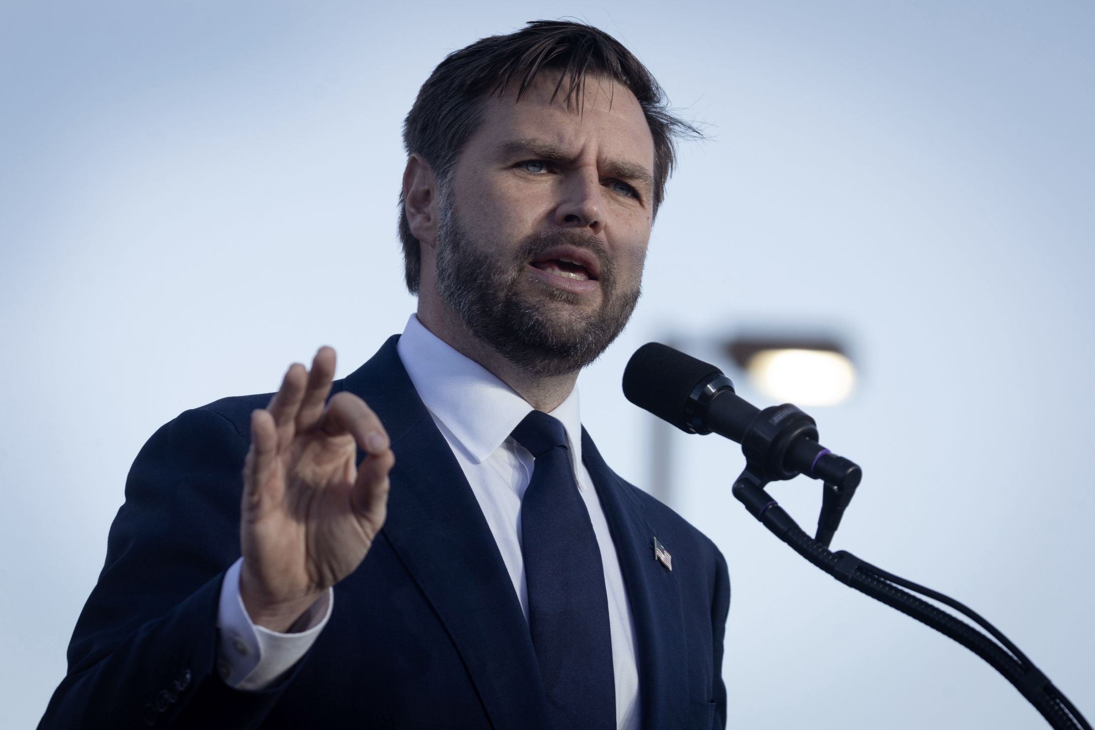 J.D.Vance tłumaczy słowa Trumpa. "Ich bezpieczeństwo, to nasze bezpieczeństwo"