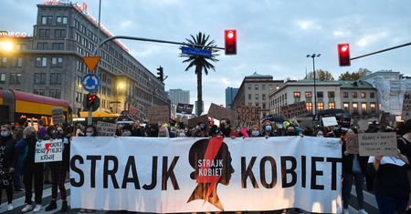 Strajk Kobiet. Protest w Warszawie na rondzie de Gaulle'a