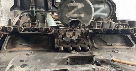 Pancerny Frankenstein. To hybryda transportera MT-LB i czołgu T-72