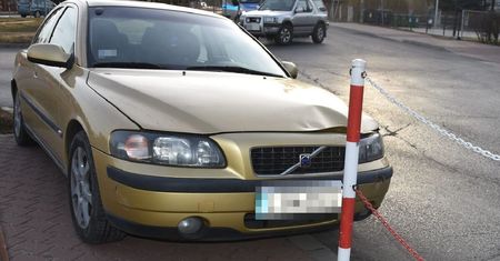 Pijany kierowca spowodował kolizję – miał 2,5 promila, twierdził, że wypił „tylko dwa piwa”