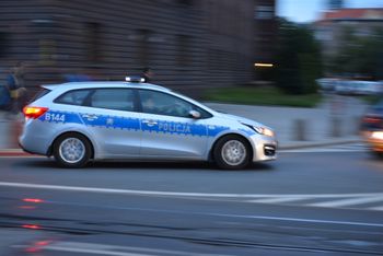 Pościg ulicami Szczyrku: 30-latek uciekał skradzionym autem