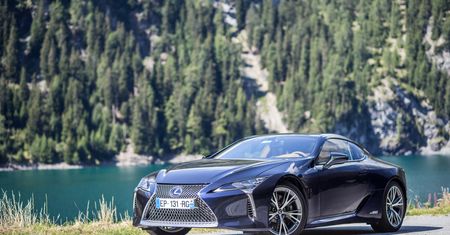 Sprawdzian gran turismo: Lexus LC500h na Przełęczy Splügen
