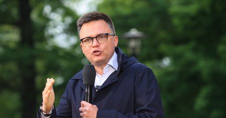 Hołownia pozywa posłów PiS w trybie wyborczym