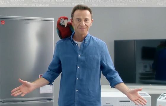 Papuga u Brodzik i Wilczaka w spocie SmartDomu ze sprzętem RTV i AGD (wideo)